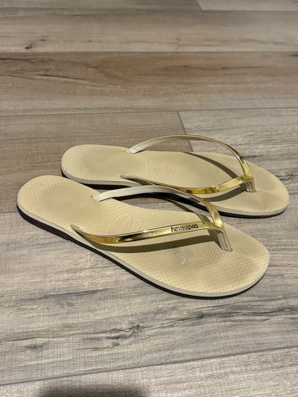 Havaianas You metallic Strap Flip Flops Gold Beige 9/10 USA